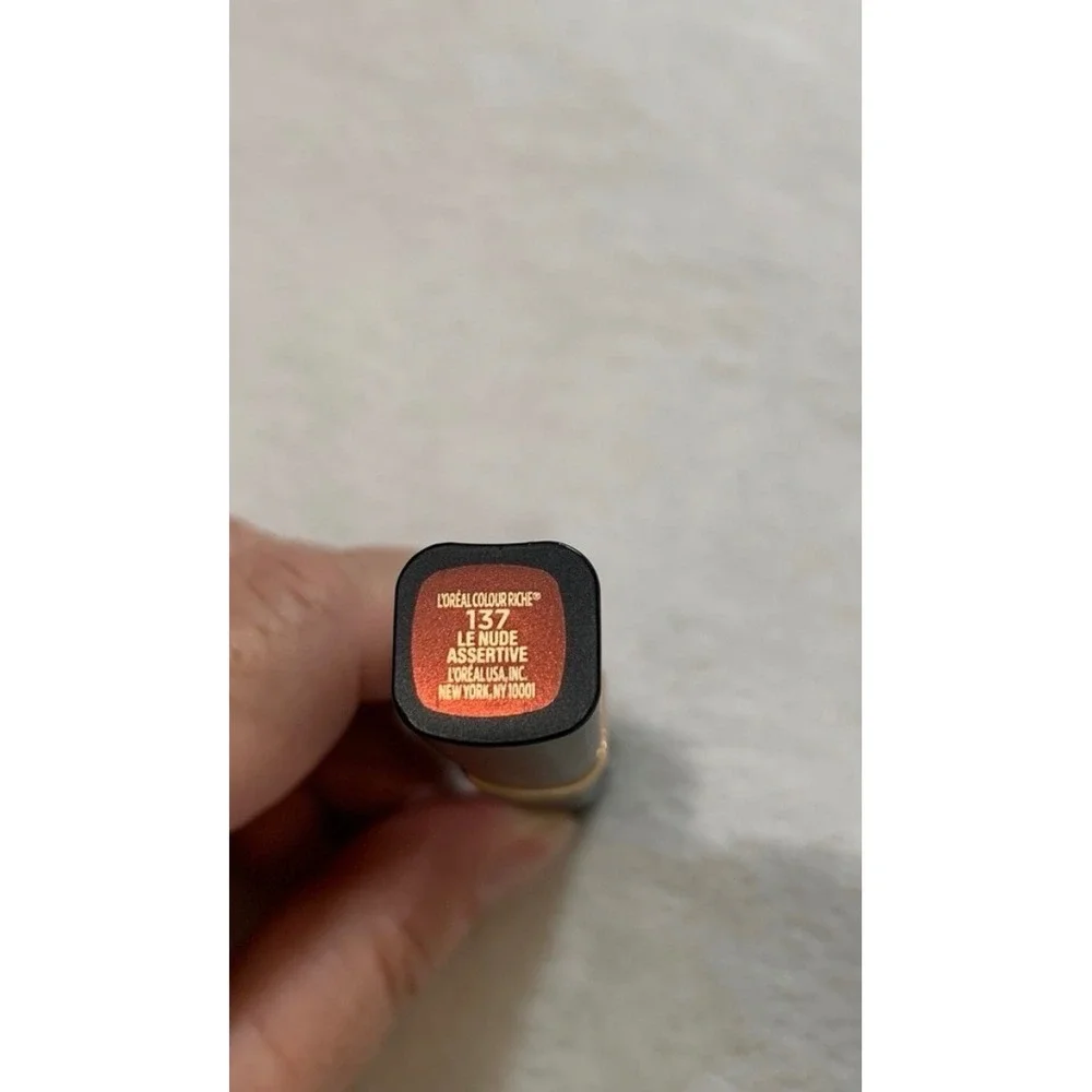 L'Oreal Colour Riche Matte Lipstick 137 Le Nude Assertive NWOT Volumizing 0.06oz